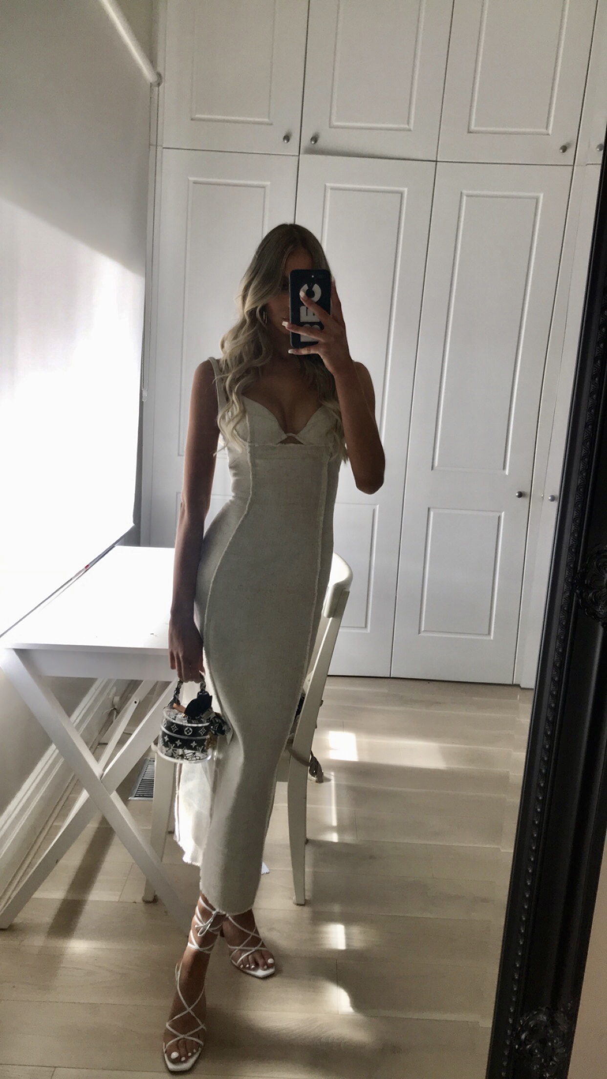 jacquemus la robe valerie corset midi dress Jacquemus La Robe Valerie Dress – Rent a Dress
