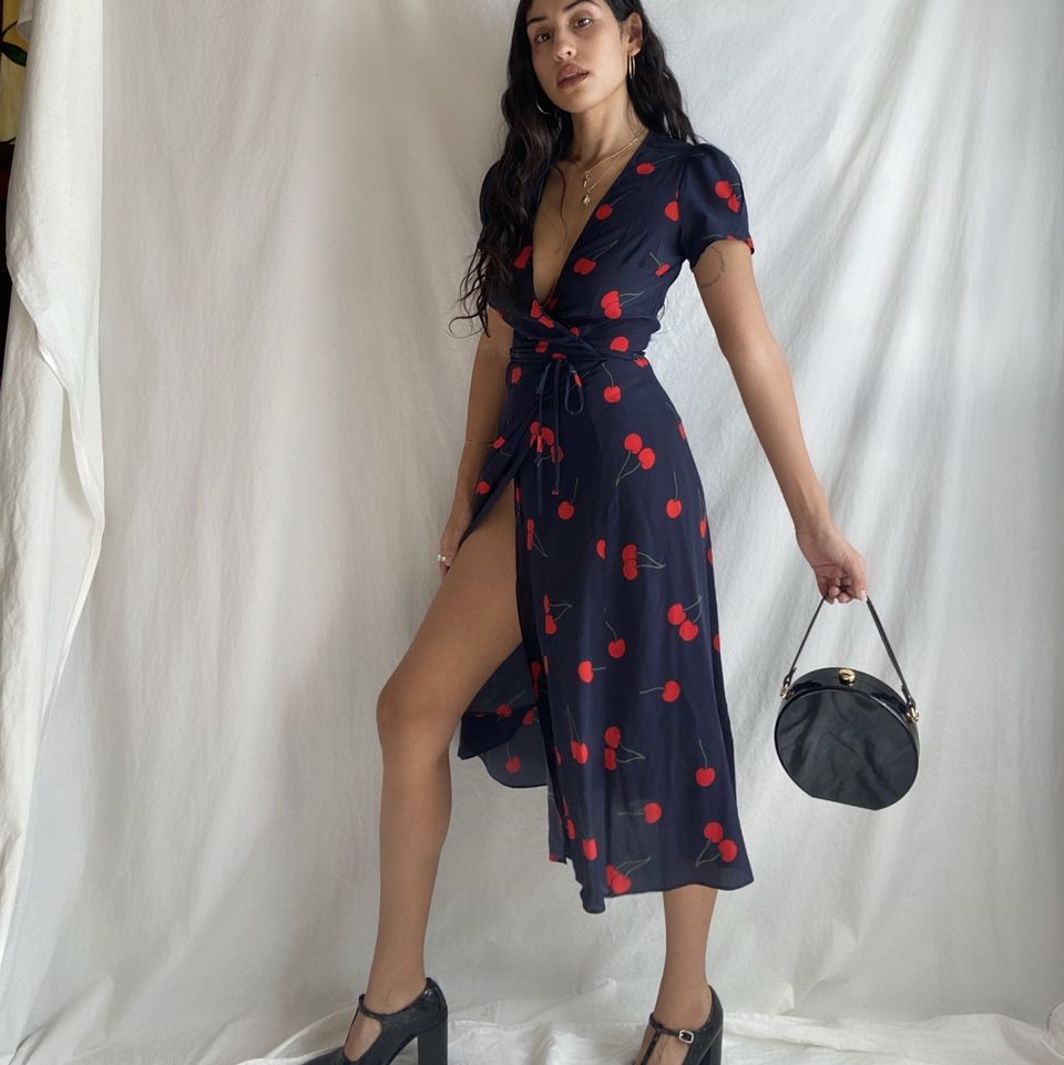 Réalisation Par The Teale Wild Cherry Wrap Dress – Rent a Dress