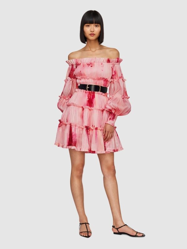 The Leila Off Shoulder Tiered Mini Dress in Flora Print from LEO LIN is a beautiful summer dress that is versatile and stunning. Premium silk linen mini dress Exclusive LEO LIN Flora Print Off the shoulder neckline with ruffle trim Long sleeves with button cuff Gathered ruffle trimmed tiers throughoutInvisible side zip closure Main bodice and skirt lining Matching belt included!