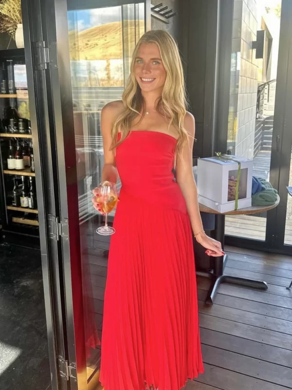 FOREVER NEW CAPRI STRAPLESS PLEATED DRESS IN RED (SIZE 10)