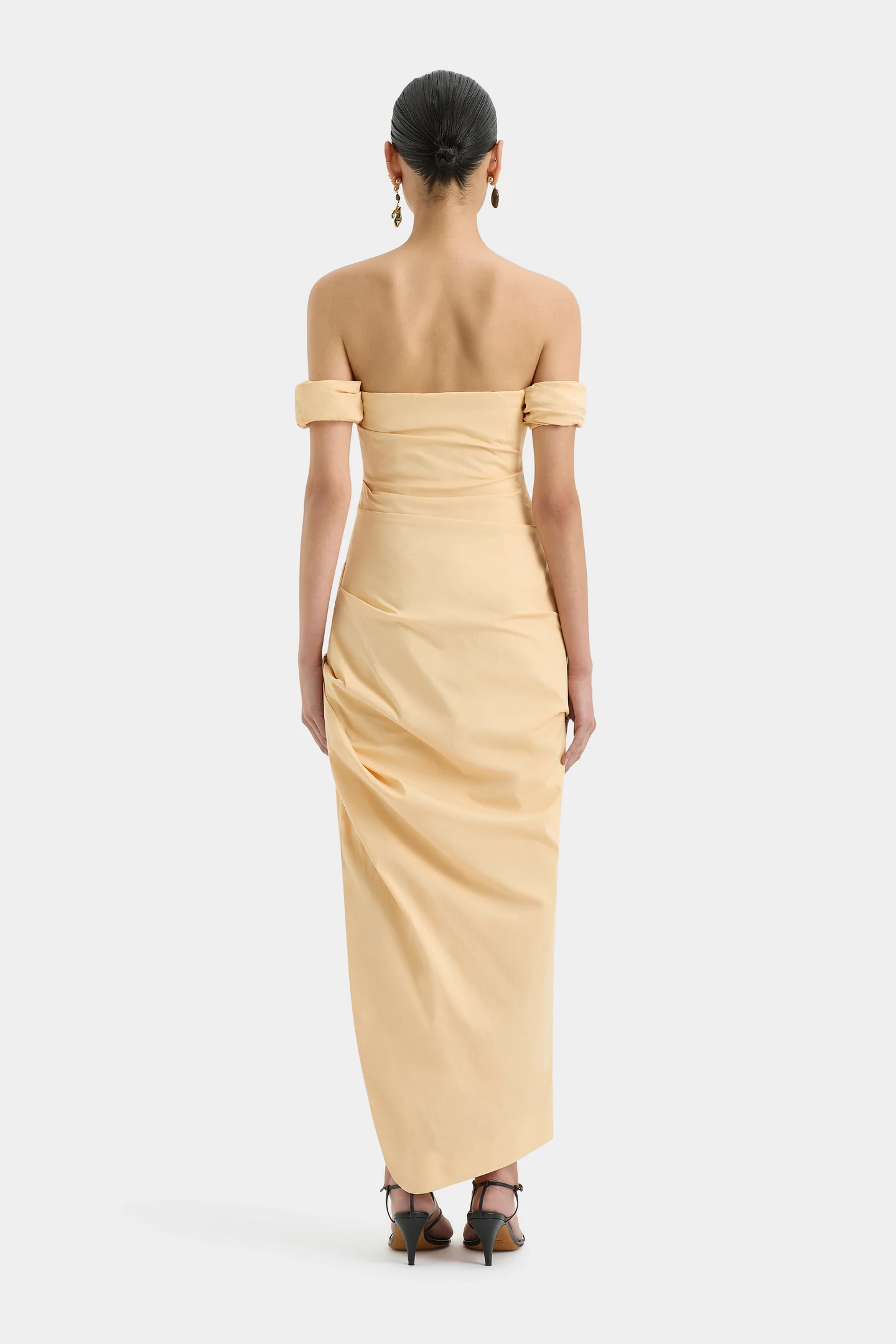3557-S54-SIR424-1041 CARMEN DRAPED GOWN LIGHT PEACH-24305-SirTheLabel-D1-0380 1440x