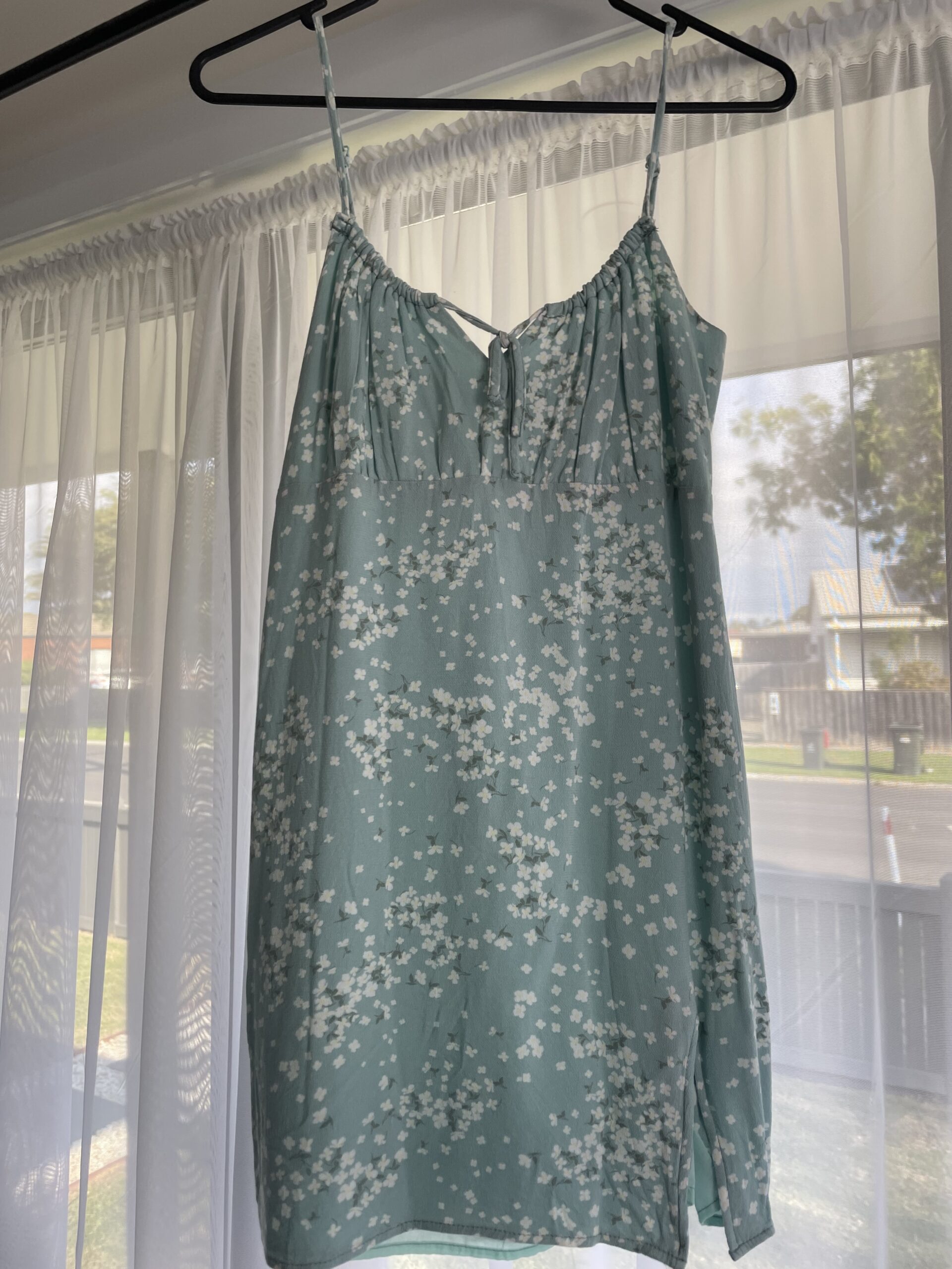 6273-Green and White Floral Mini