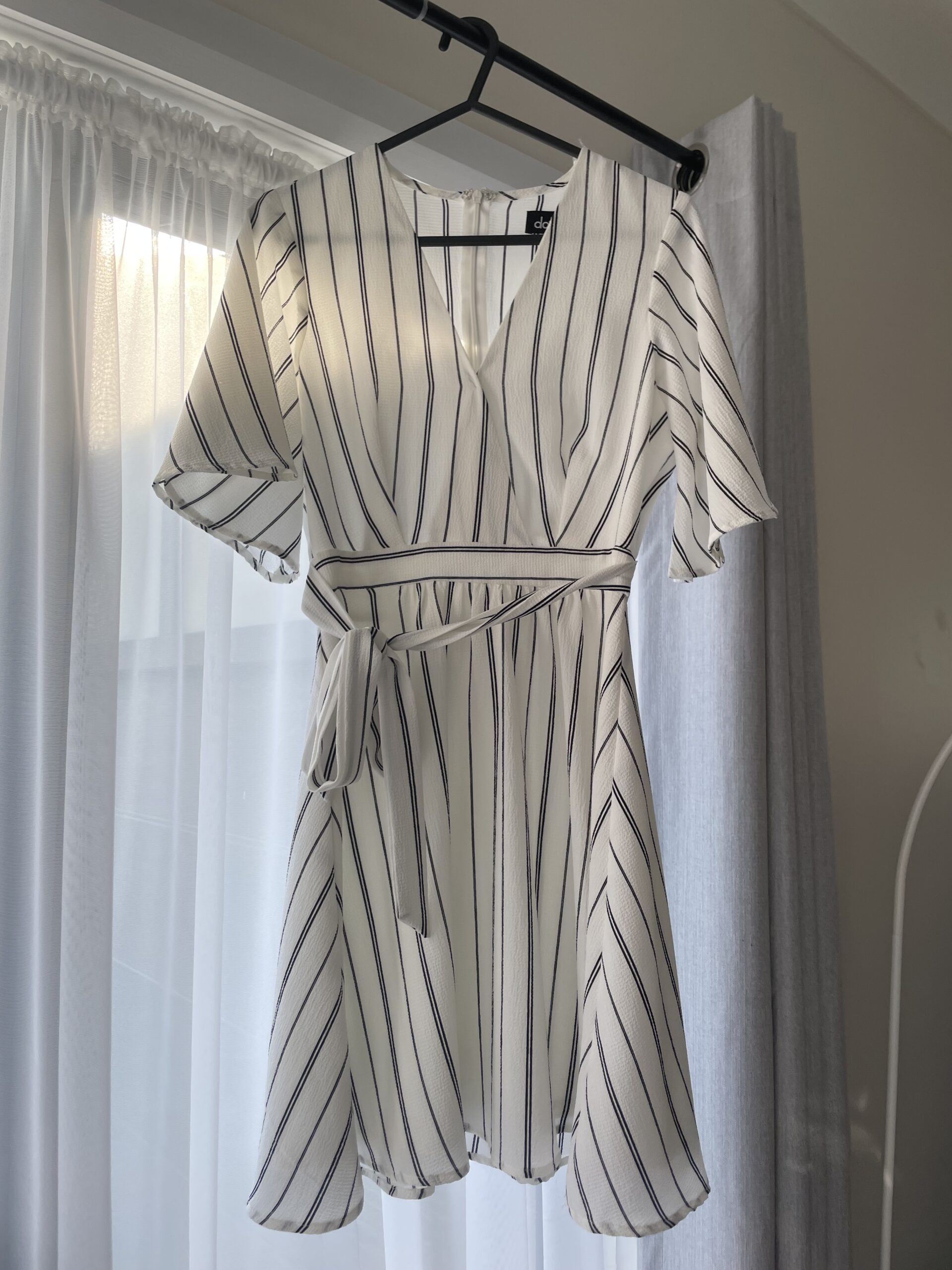 6273-White and Black Strip Mini