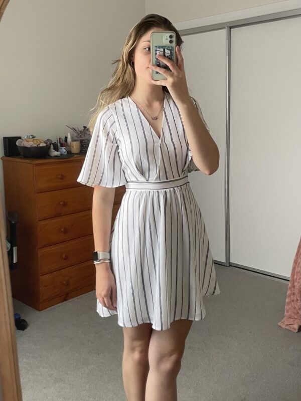 6273-White and Black Strip Mini On