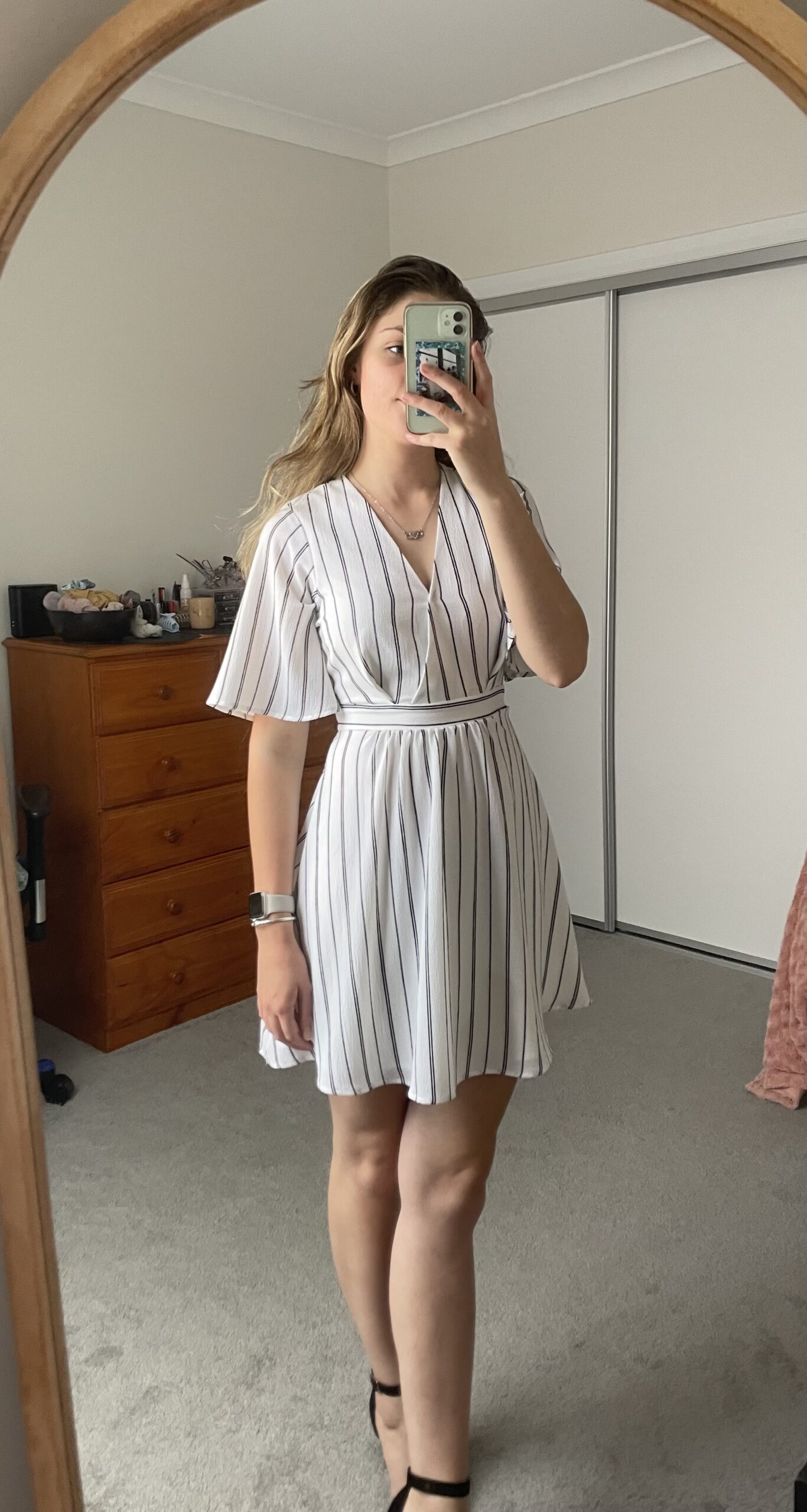 6273-White and Black Strip Mini On