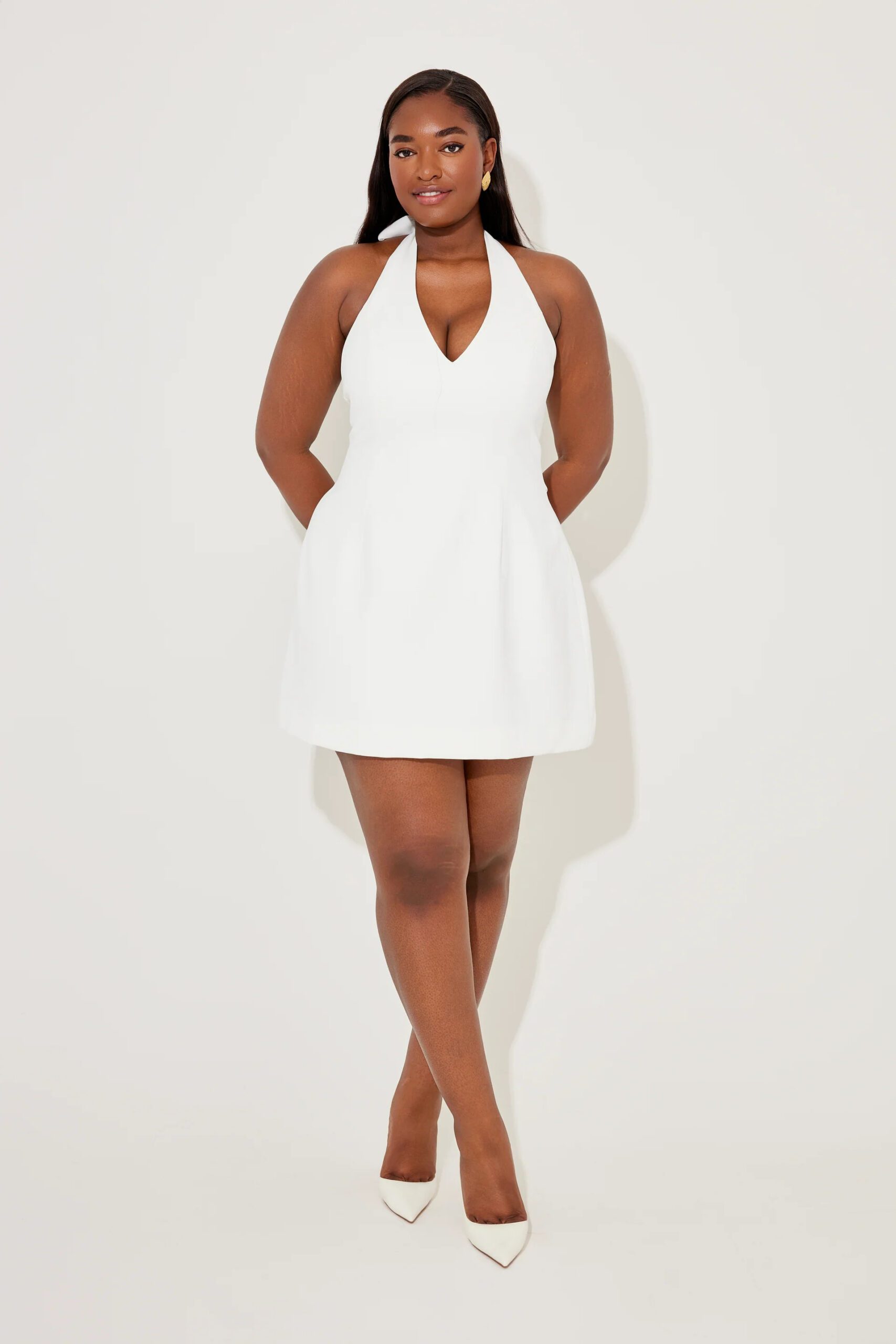 4092-ECOM CURVE V NECK MINI WHITE 1
