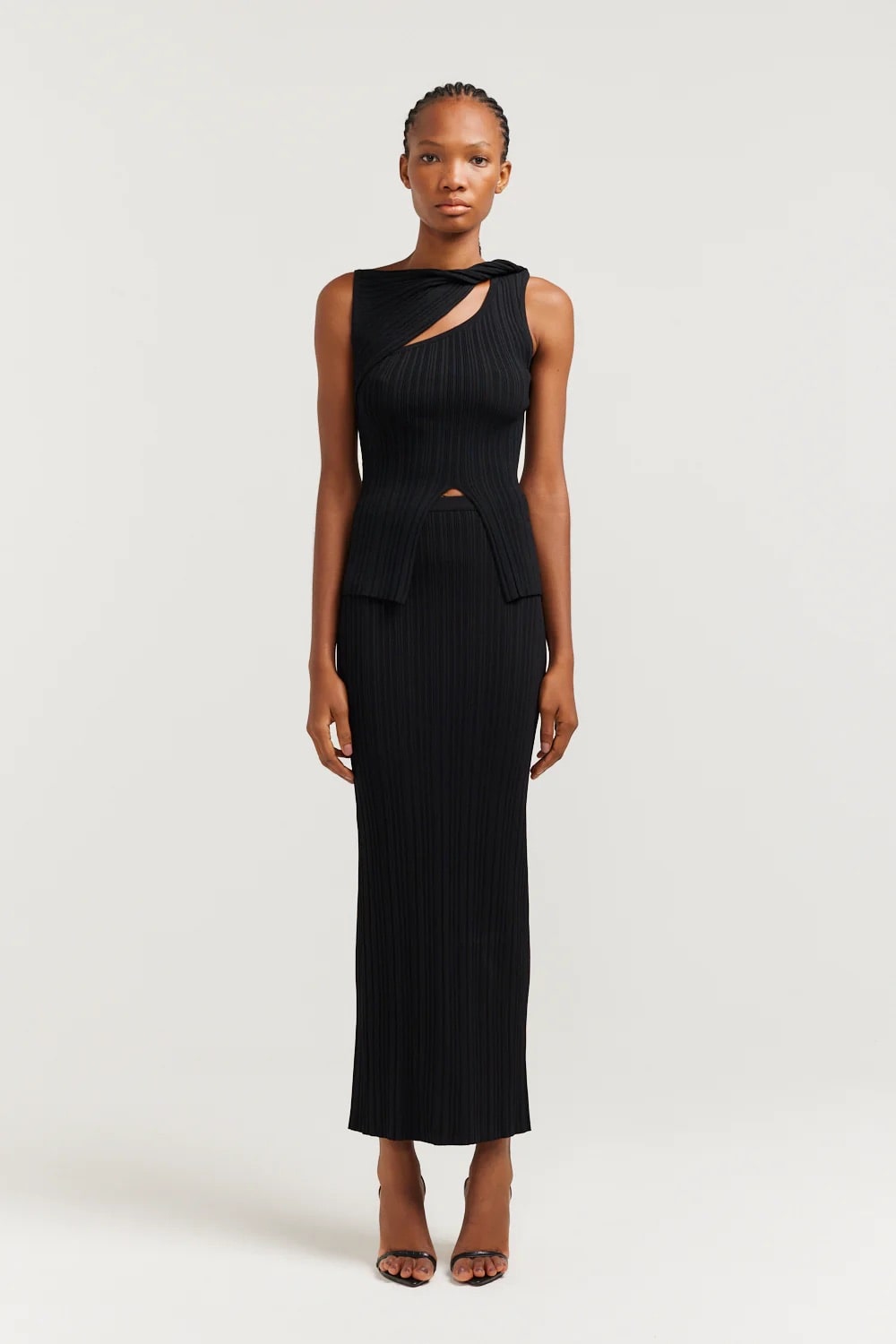 4026-romee-black-full-2