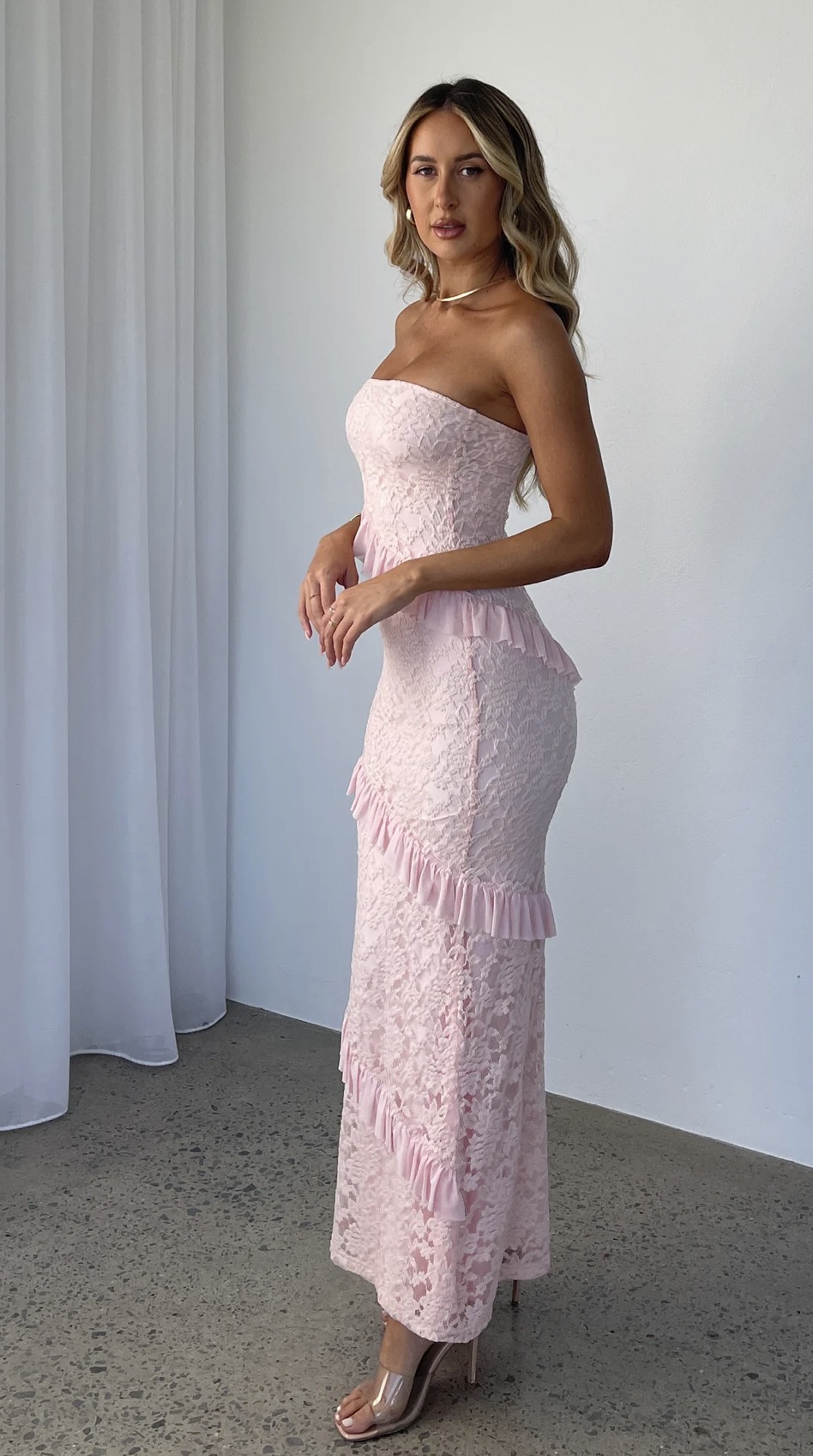 She's a masterpiece: a lace maxi dress in pink