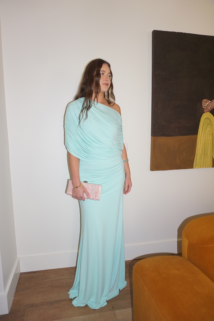 2111-43A0575D-A0C0-4C90-8065-149FA836A1F6 1 105 c